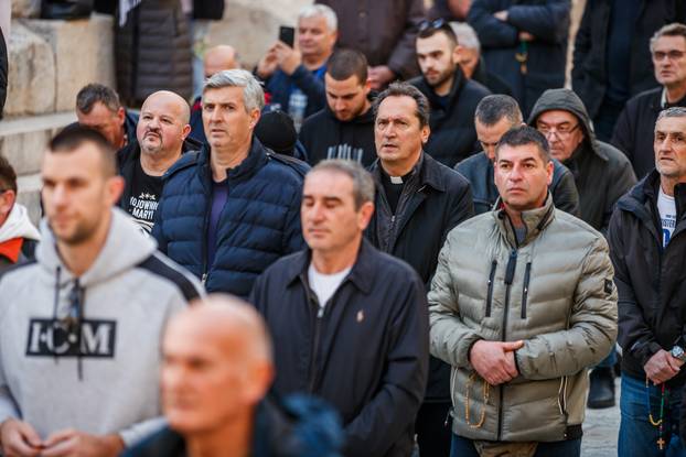 Molitelji su se okupili na Splitskom Peristilu