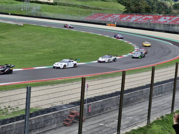 FOTO 24sata na utrci u Italiji. Pogledajte spektakl s hrvatskim vozačem za volanom Huracana