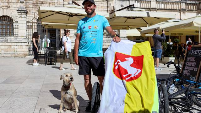 Svjetski putnik Oli Walker u pratnji psa Carlitosa stigao u Zadar