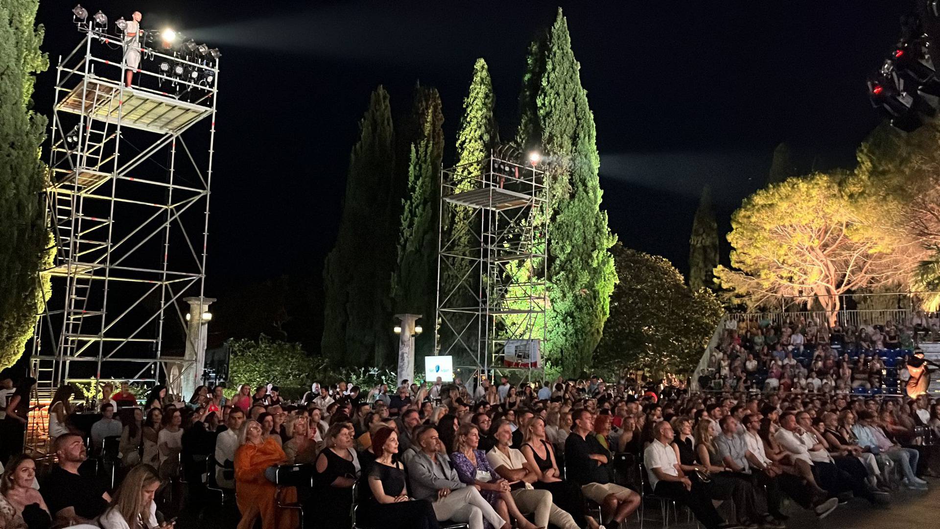 Melodija Jadrana otvorili  Tonči Huljić i Hana: 'Alba nije večeras ovdje, da je, sigurno bi ju čuli'