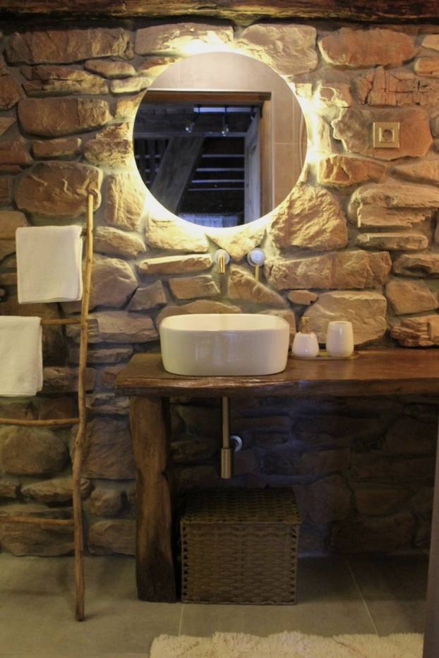 FOTO Ova kuća blizu Zagreba pravi je raj - filmove možete gledati iz bačve za kupanje!