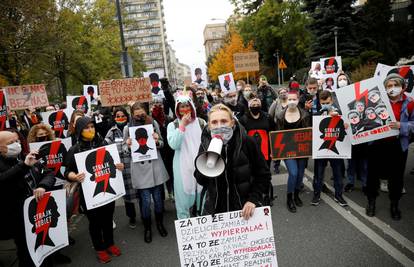 Prosvjed protiv zabrane pobačaja, traže ostavku vlade