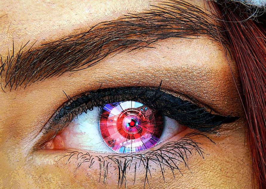 Bioničko oko spojili direktno u mozak kako bi ženi 'vratili' vid