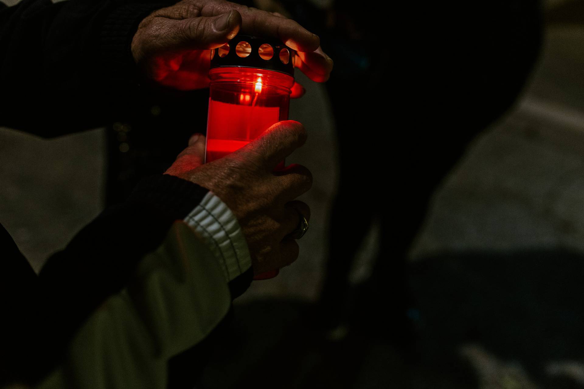 Mostar: Paljenjem svijeća građani odali počast Vukovaru