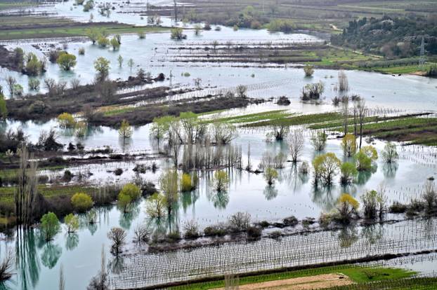 Vrgorac: Poplavljeno Polje jezero uslijed obilnih kiša