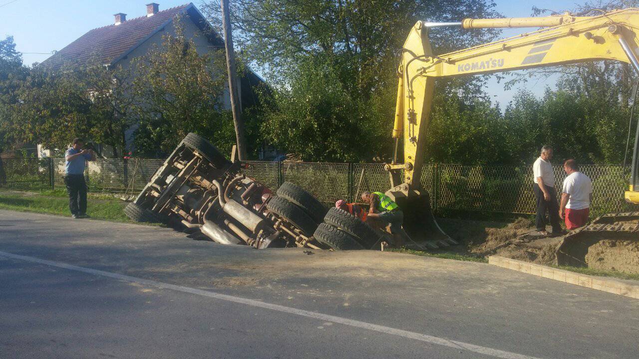 "Halo šefe, nemojte se ljutiti, ali uništili smo vam kamion..."