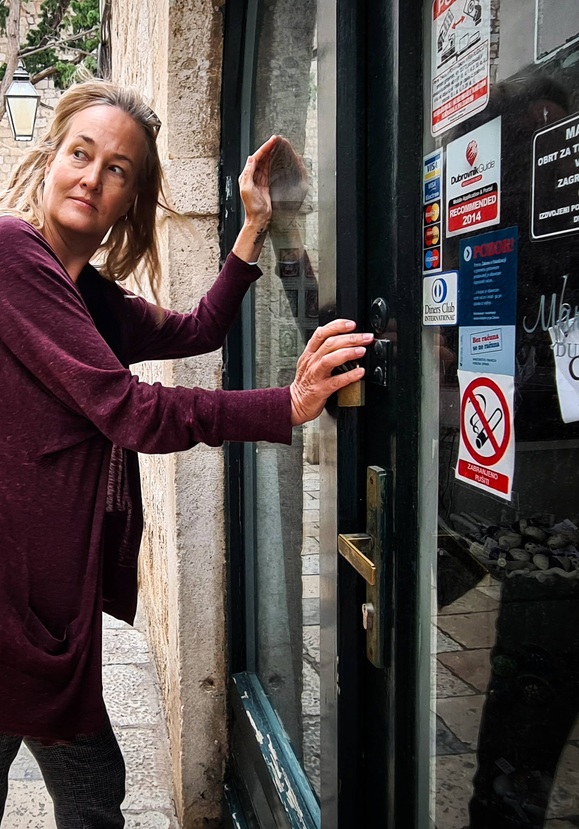 Amanda, Bill i Sandy turisti su u Dubrovniku. I ne mogu kući