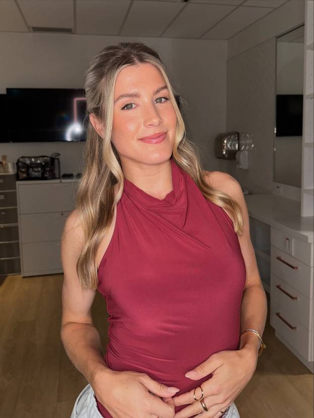 FOTO S 31 godinom oprostila se od tenisa, a zbog obrijane glave izgubila je vrijedno sponzorstvo