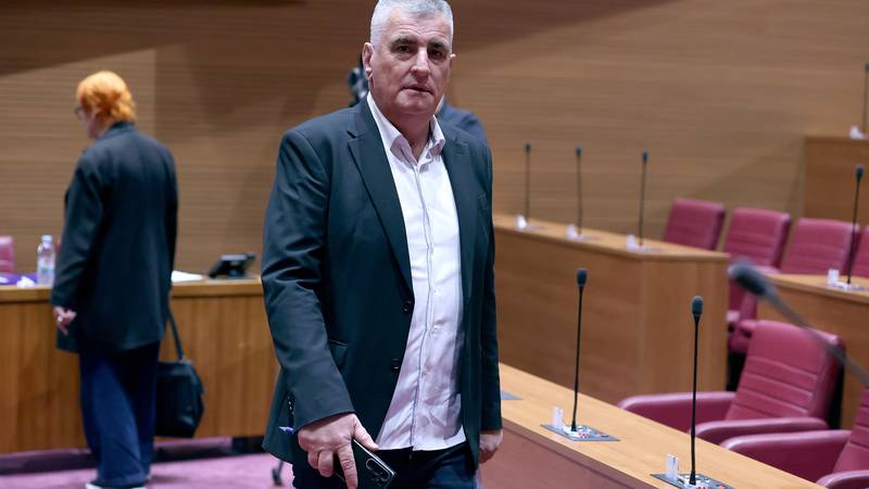 Sukob Bulja i Pupovca u Saboru; Bulj dobio treću opomenu
