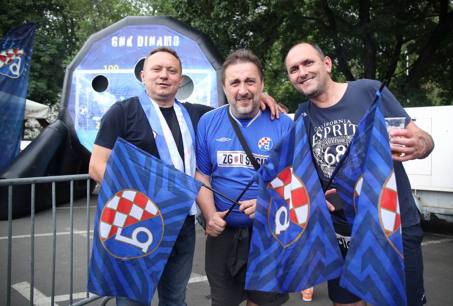 Zagreb: Atmosfera ispred stadiona uoči početka  utakmicu između Dinama i Hajduka