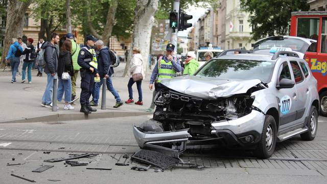 Zagreb: U prometnoj nesreći sudjelovala su dva taksija 