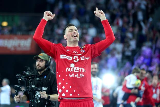 Zagreb: Slavlje rukometaša Hrvatske nakon pobjede nad Francuskom i prolaska u finale Svjetskog prvenstva