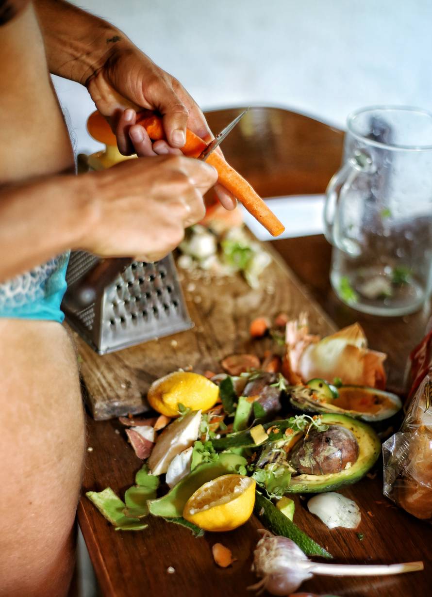 Biševo ima 11 stanovnika. Jedan od njih besplatno ugošćuje ljude na otoku. Bili smo i mi, super je!