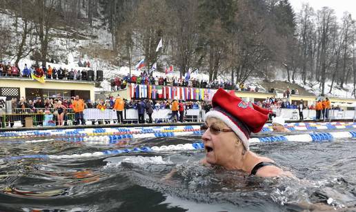 Bled: Počelo prvenstvo u zimskom plivanju