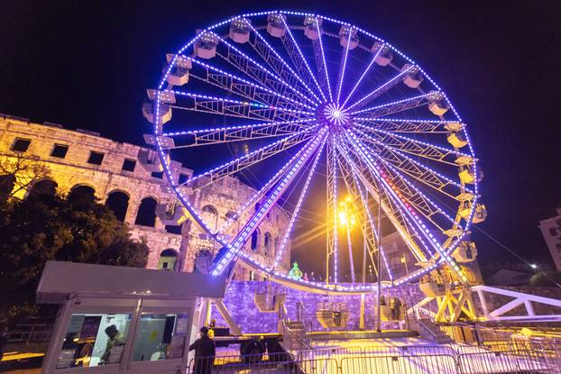 Pula: Podno Arene pokrenut panoramski kotač  koji je dio Adventa