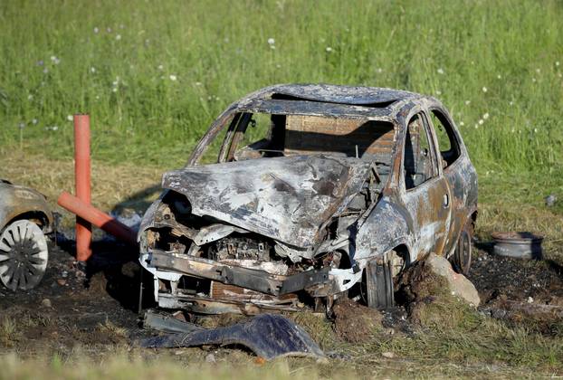 Zagreb: Policijski očevid uz dva zapaljena automobila u Odranskom Obrežu