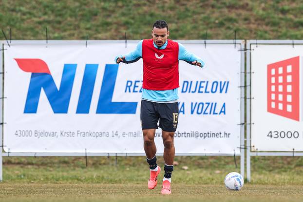 Bjelovar i Dinamo sastali se u osmini finala Hrvatskog nogometnog kupa, zagrijavanje