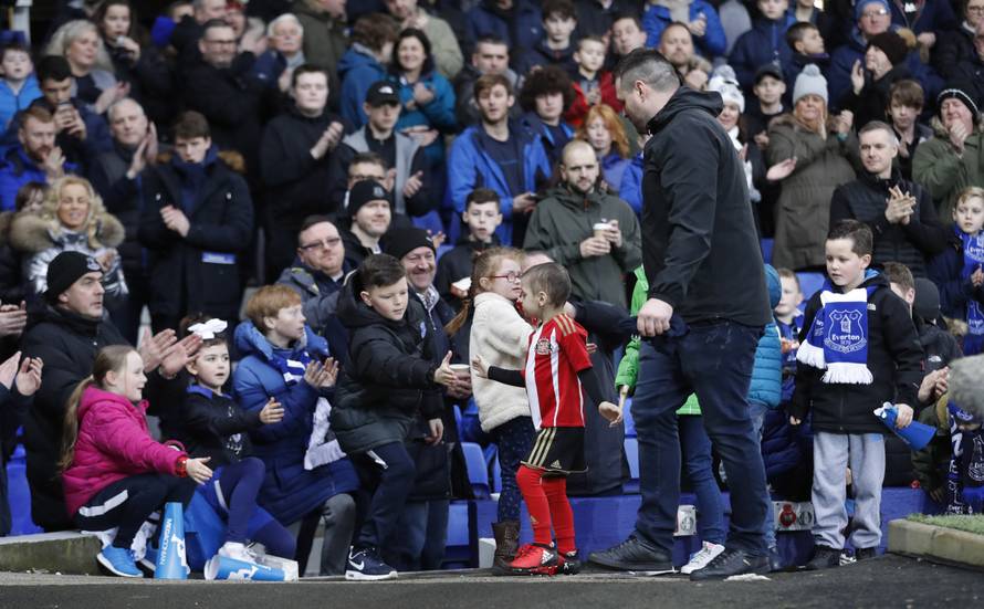 Young Sunderland fan Bradley Lowery shakes hands with a young Everton fan