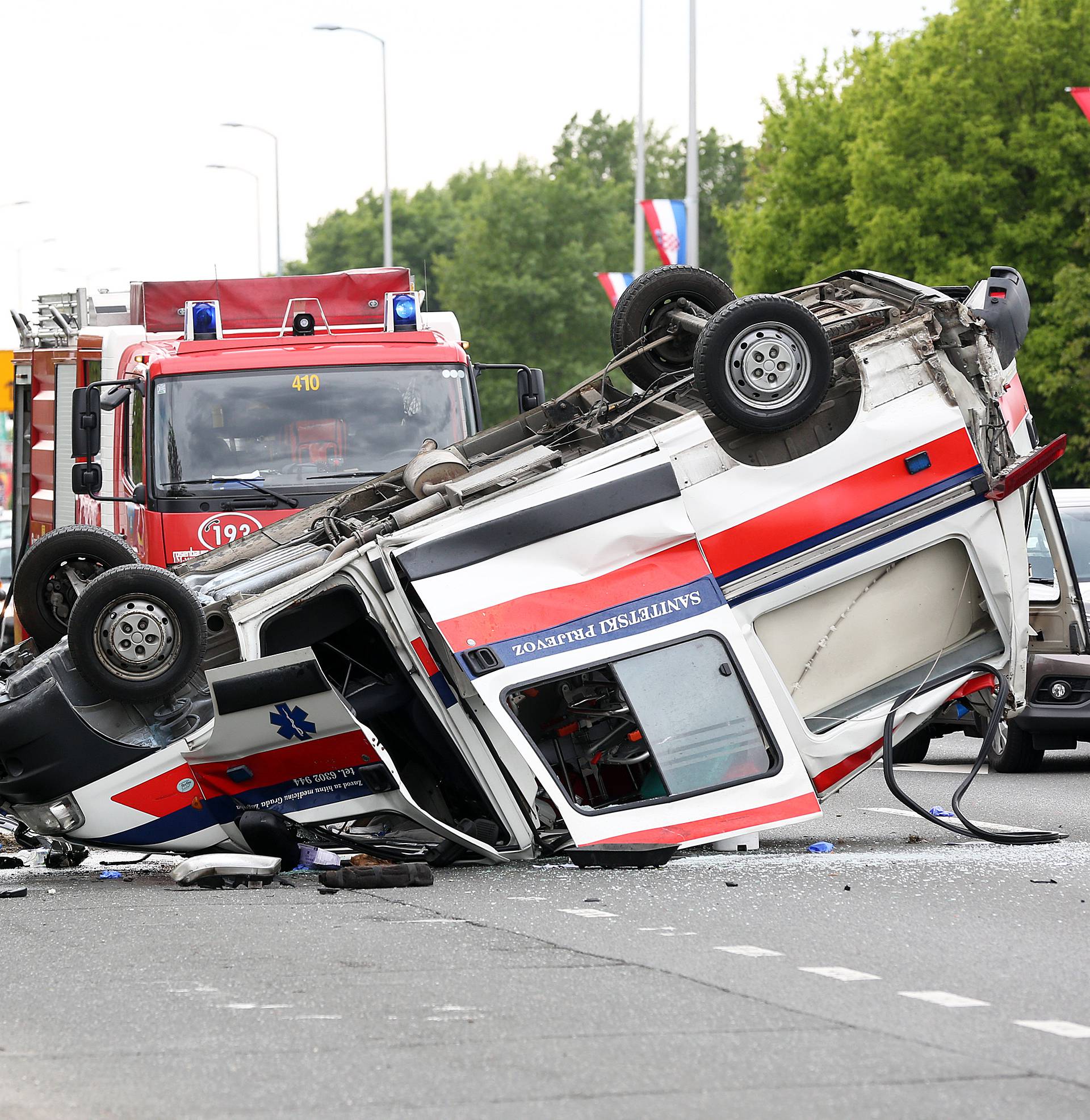 Sanitetsko vozilo prevrnulo se kod Arene, dvoje ozlijeđenih