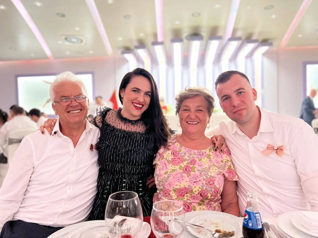 Marijana Mikulić pokazala roditelje i brata: 'Vidi se tko je uvijek bio crna ovca u obitelji!'