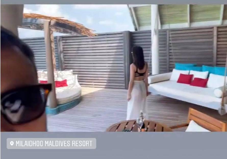 Hauser pokazao svoju sirenu: U moru joj 'klizio' bikini s grudi...