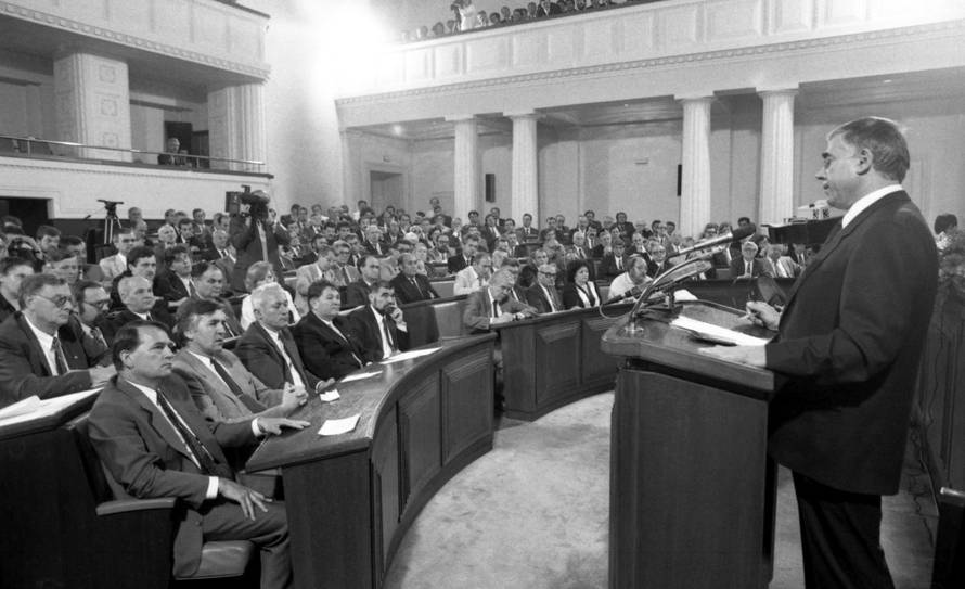 Prvi saziv Sabora Republike Hrvatske konstituiran je 30. svibnja 1990.