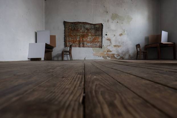 Škola u Željeznom Žumberačkom odavno se ne koristi, ali danas je otvorena zbog izbora