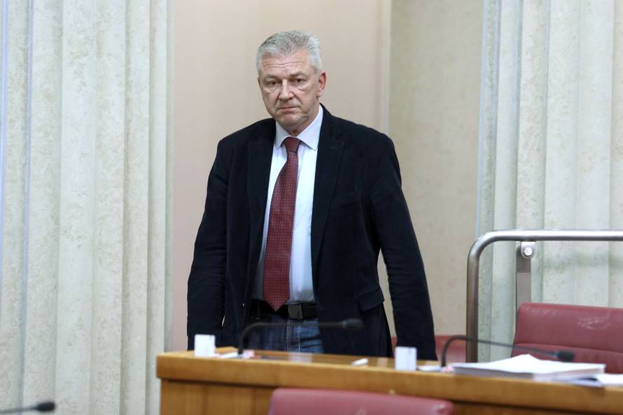 'Premijeru, dajte ostavku. Ne sramotite sebe i Hrvatsku...'