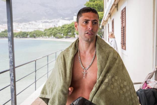 Makarska: Robert Tarčuki svaki dan se kupa unatoč zimi