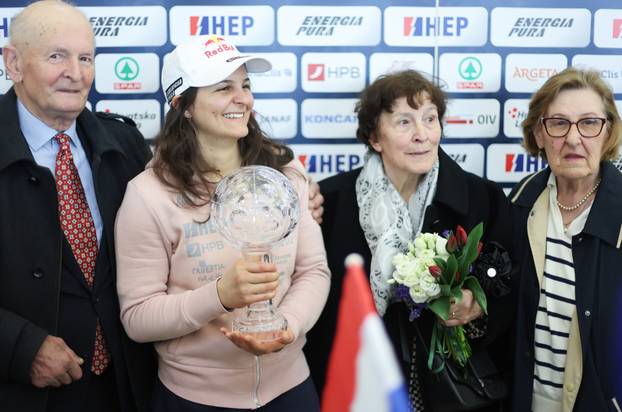 Dolazak Zrinke Ljutić iz SAD-a nakon osvajanja Malog kristalnog globusa