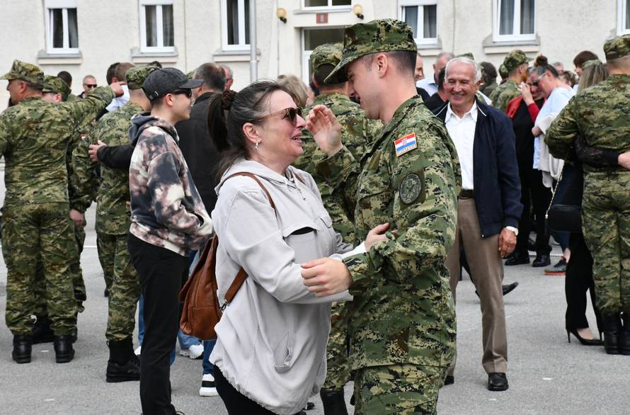 Detalji vojnog roka: Bit će u tri vojarne, a plaća je 1100 eura