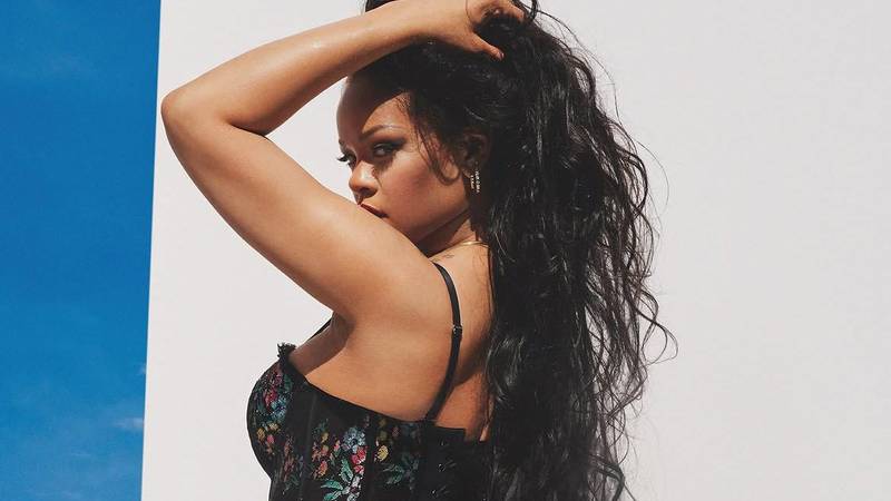 FOTO Oprez, jako vruće fotke! Rihanna 'servirala' seksi guzu u tangicama: 'To nam je trebalo'