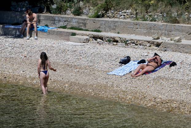 Zadar: Sve je više kupača na zadarskim plažama