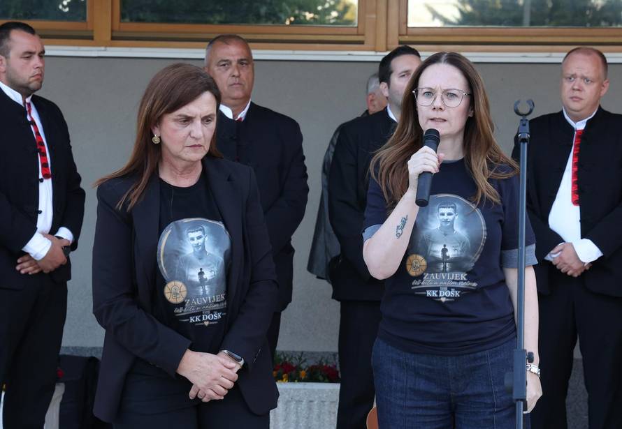 Drniš: Mirno okupljanje,prosvjed i molitva za ubijenog Luku Milovca