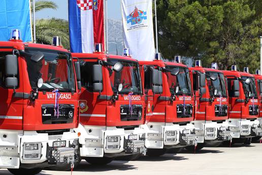 Božinović: Vatrogasci su glavna snaga civilne zaštite, radimo sve podizanje standarda