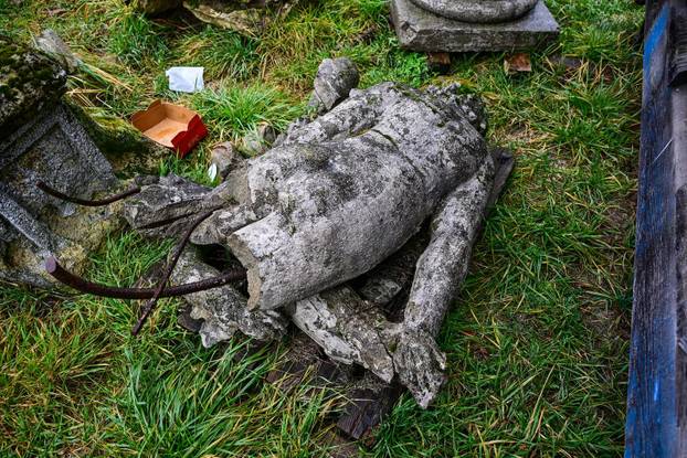 Zagreb: Skladište oštećenih tornjeva i drugih dijelova zgrada iz centra koje su stradale u potresu