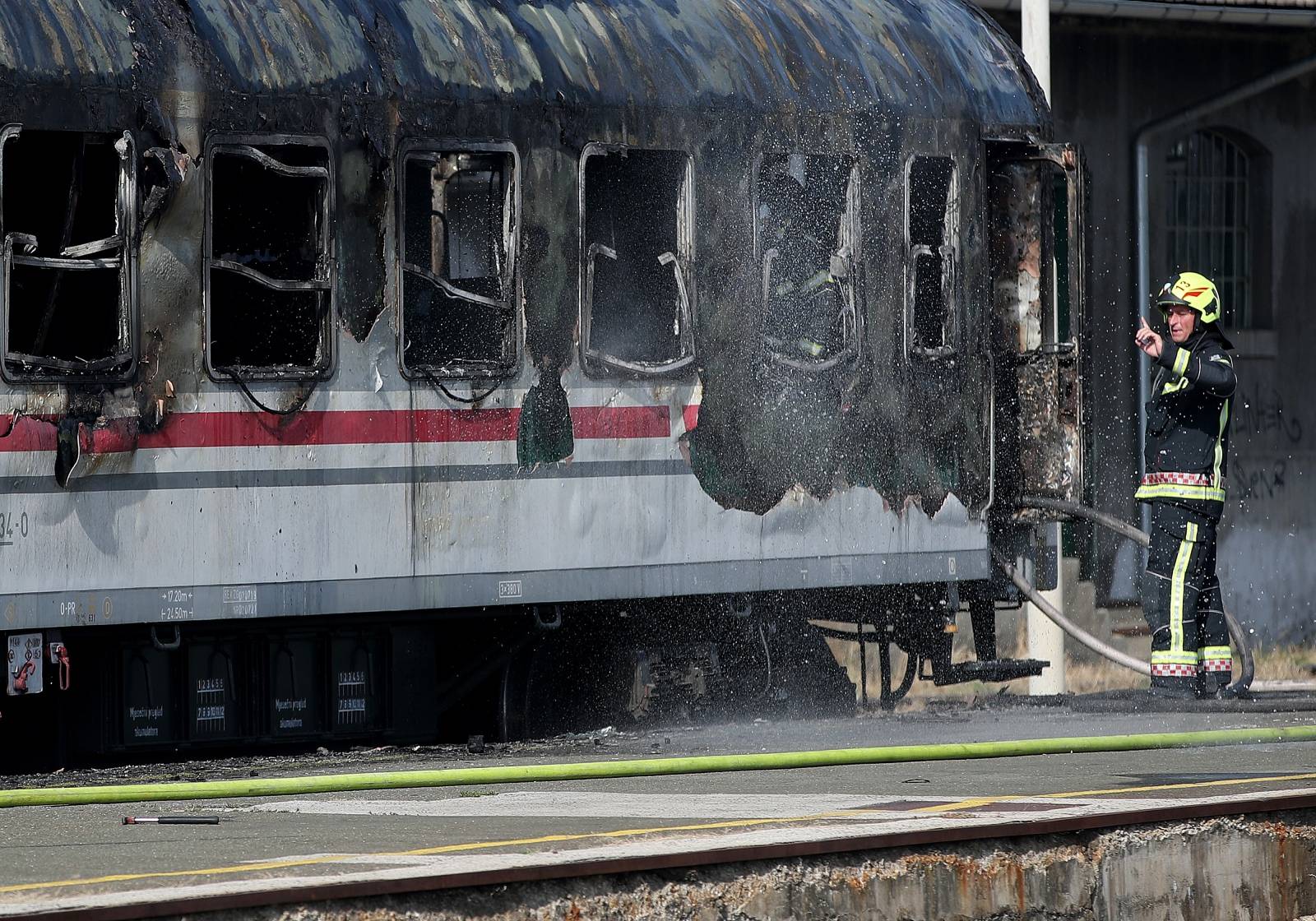 Zagreb: Na Glavnom kolodvoru zapalio se putniÄki vagon