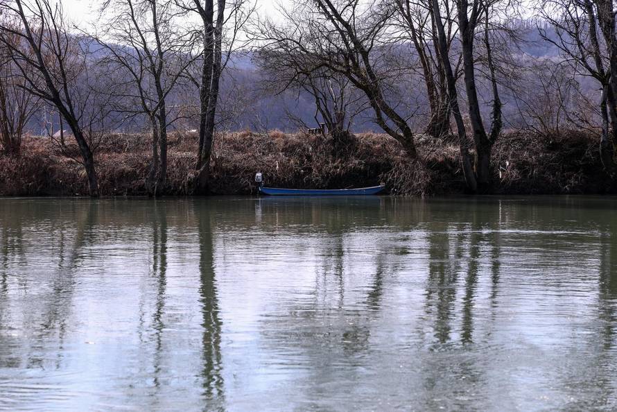 Hrvatska Kostajnica: Pri prevrtanju čamca u Rijeci Uni jedna je osoba poginula