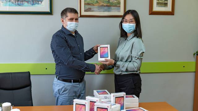 Huawei donirao 100 tableta u pet osnovnih škola u Vukovaru