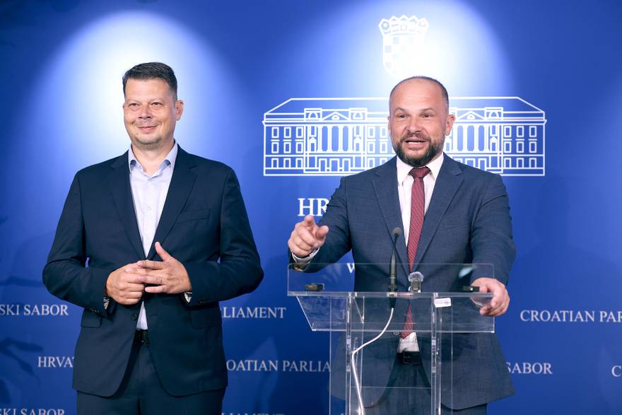 Hajda&scaron; Don&ccaron;i&cacute; i &Dstrok;uji&cacute; o pokretanju postupka izglasavanja nepovjerenja Vladi RH