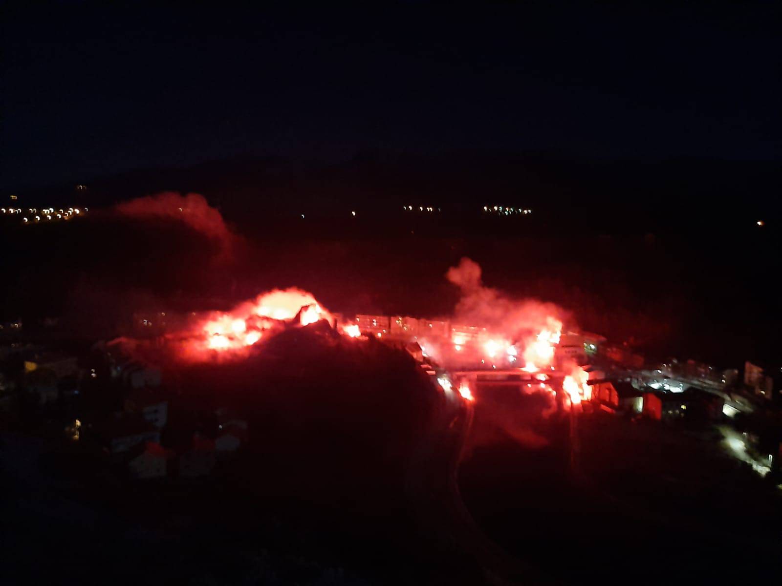 Gorio je cijeli Obrovac! Slavili Hajdukov rođendan uz bakljadu