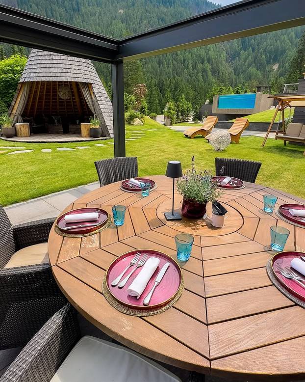 FOTO Ovo je najljepši bazen na Alpama: Topao je, proziran i ima pogled na Dolomite