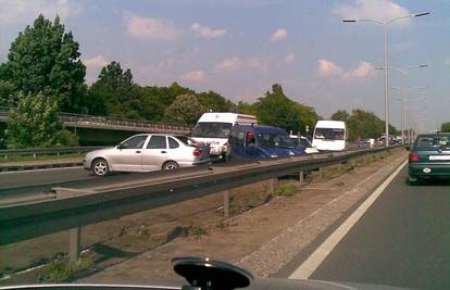 U sudaru pet automobila u Zagrebu ozlijeđen čovjek