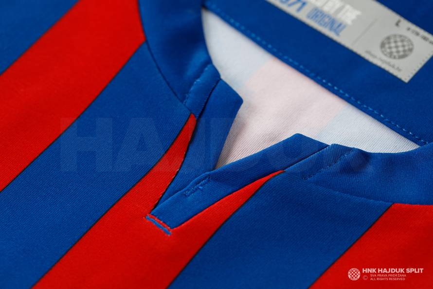 'Bili' se vratili u 1912. godinu: Predstavili su novi treći dres...