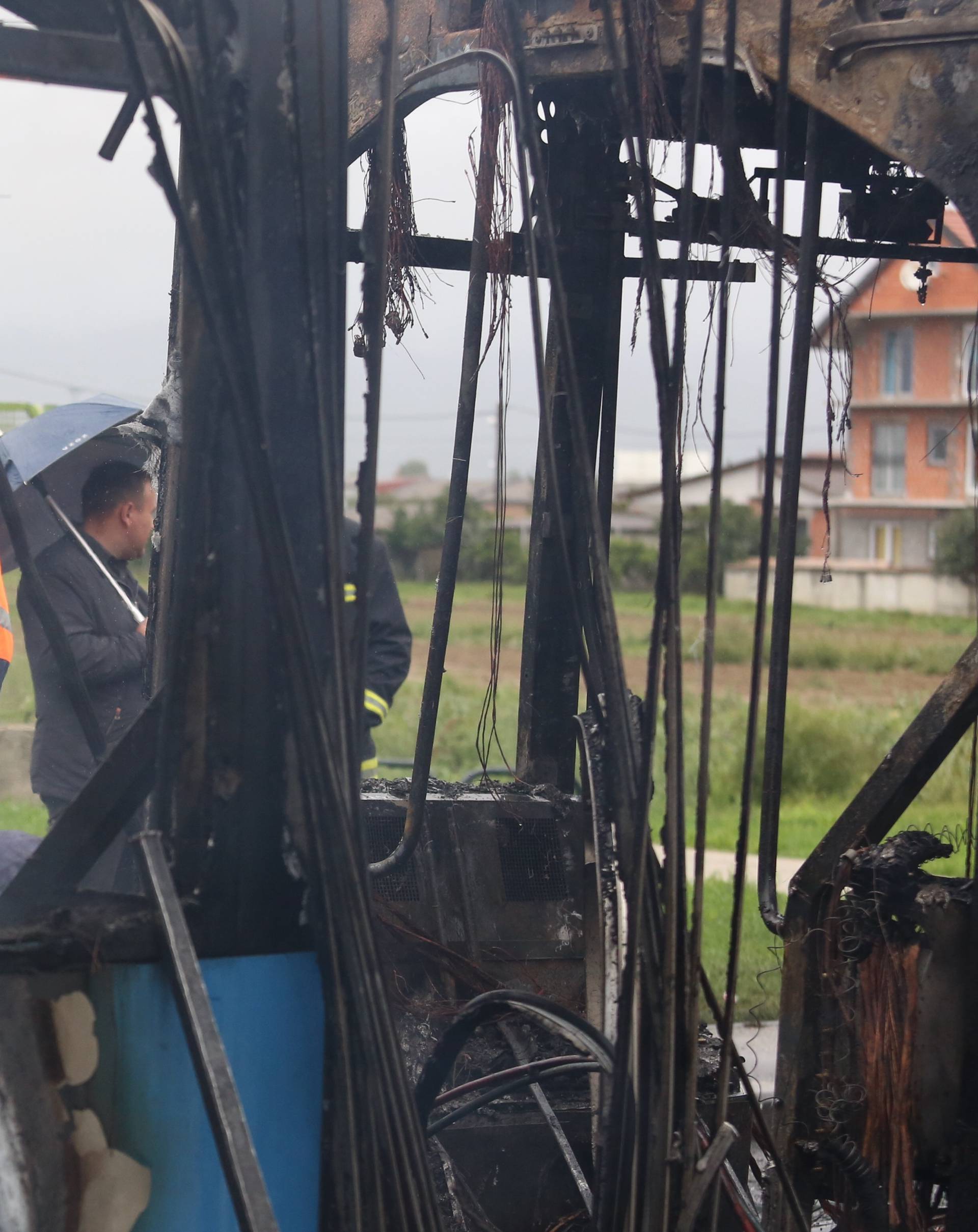 Dramatična snimka iz Zagreba: Bus planuo, putnici bježali van!