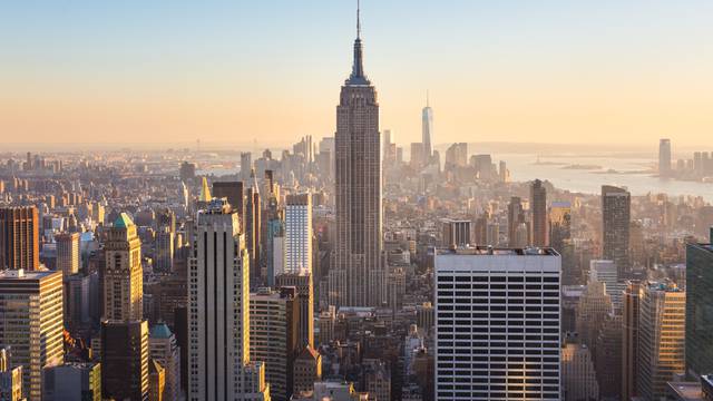 New,York,City.,Manhattan,Downtown,Skyline,With,Illuminated,Empire,State