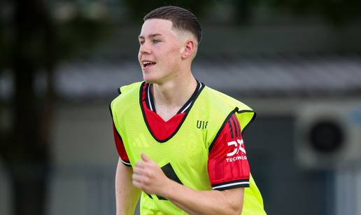 FOTO Sin legendarnog napadača Uniteda u Zagrebu. Pogledajte 'malog' Rooneyja  na Ramljaku