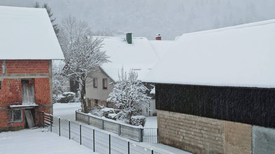 'Ovo je okupljanje ljubitelja ljetnih guma!': Zabijelilo kod Splita, na cesti nastao kaos
