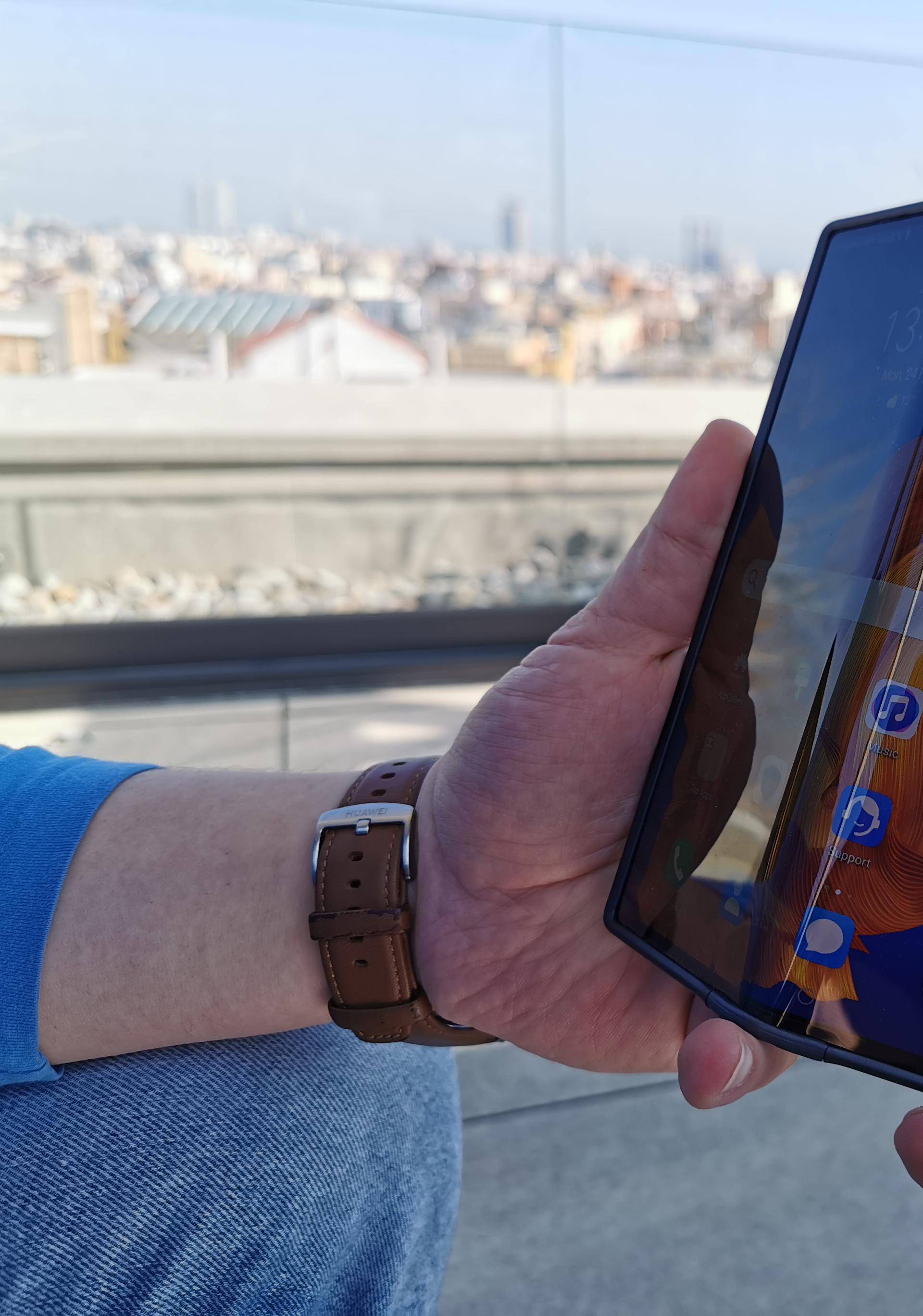 Telefon na rubu budućnosti: Testirali smo Huawei Mate Xs