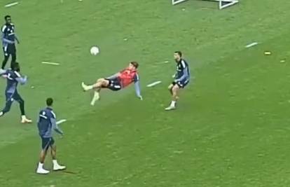 VIDEO Ima li nešto što Vušković ne može? Pogledajte majstorski gol kojim je šokirao suigrače